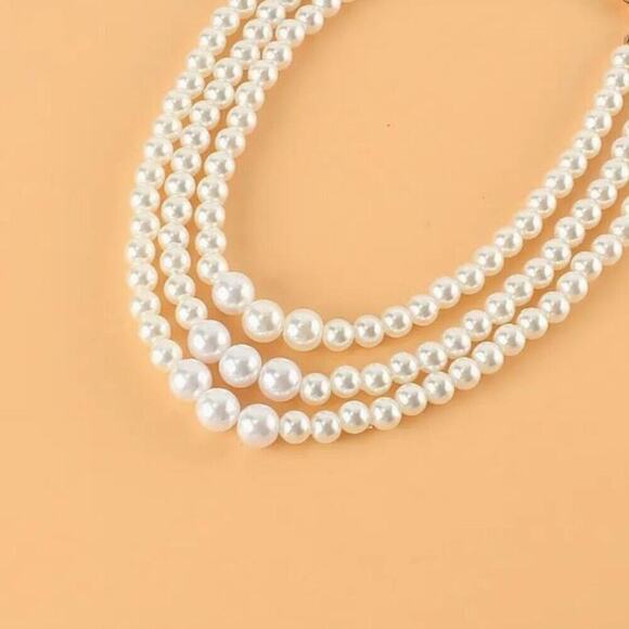 New Faux Pearl Triple Layer Claw Clasp beaded white anklet bracelet for bridal - Picture 6 of 7